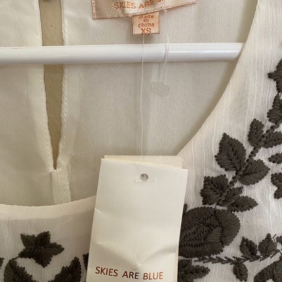 🚨LAST CHANCE🚨Skies are Blue NWT Cream Embroidered Scoop Neckline Sheer Blouse XS - Picture 3 of 5